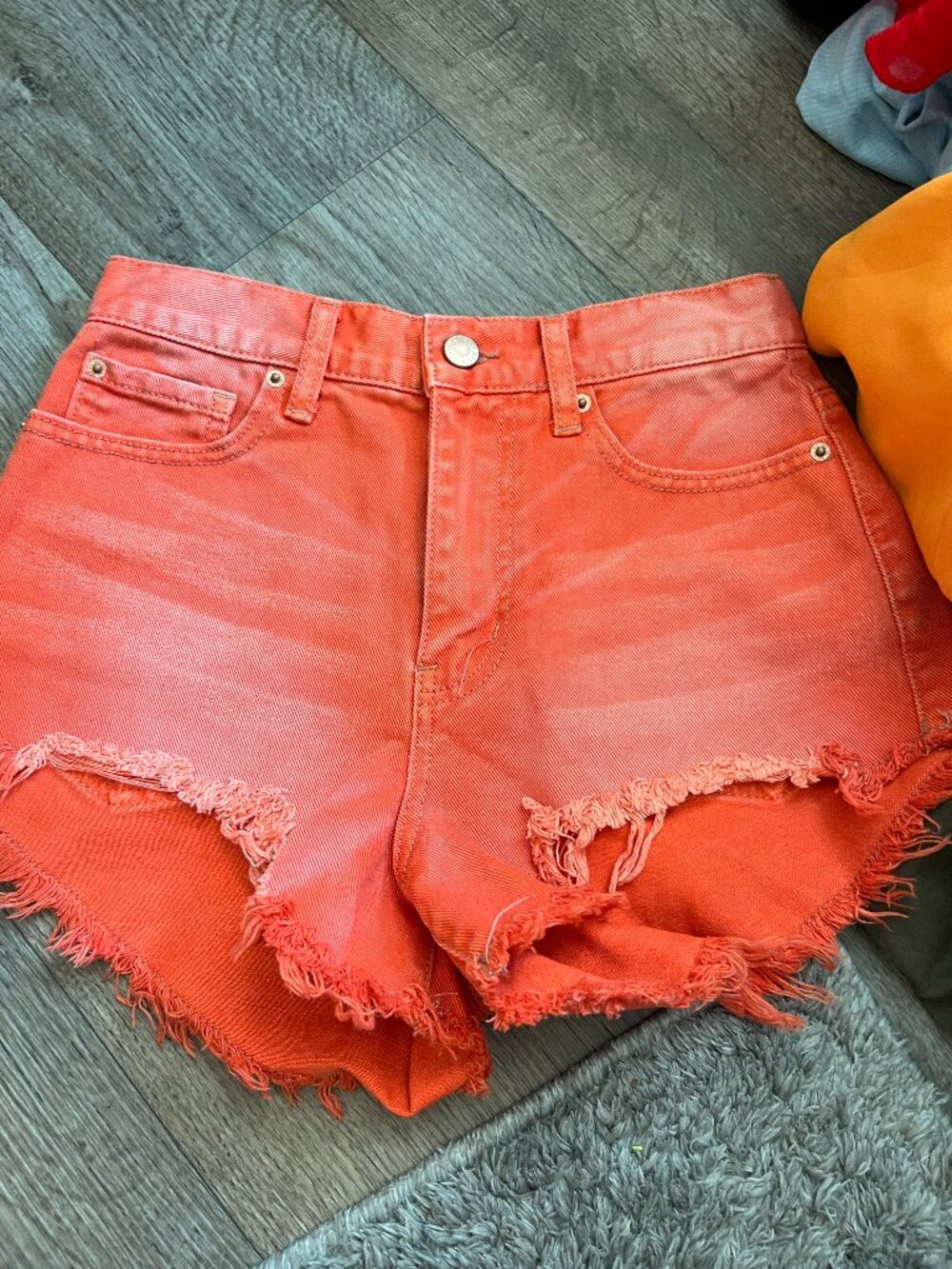 BDG Cheeky short size 25
